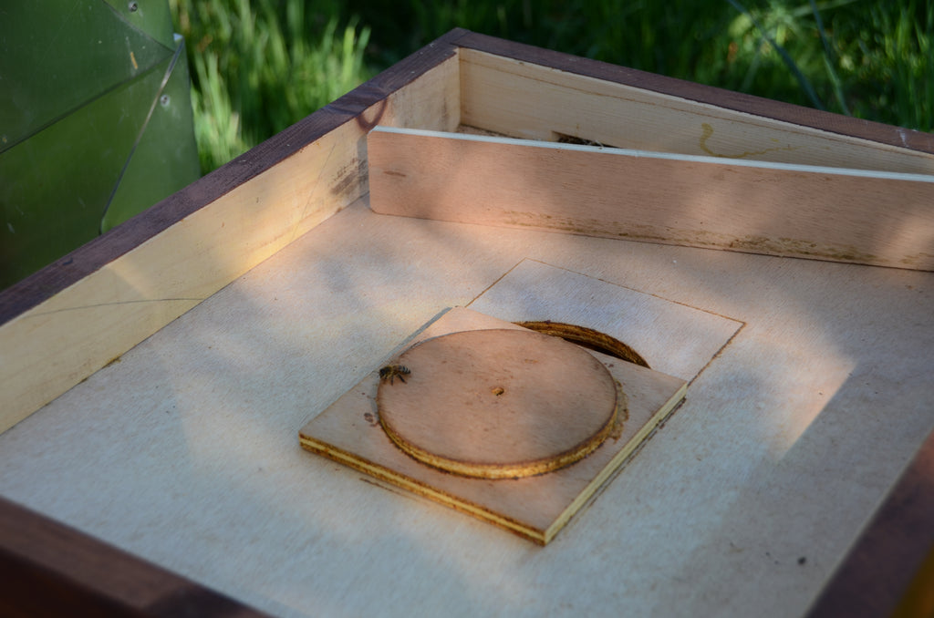 Oder herunterregulierter Abzug im Frontschlitzbereich